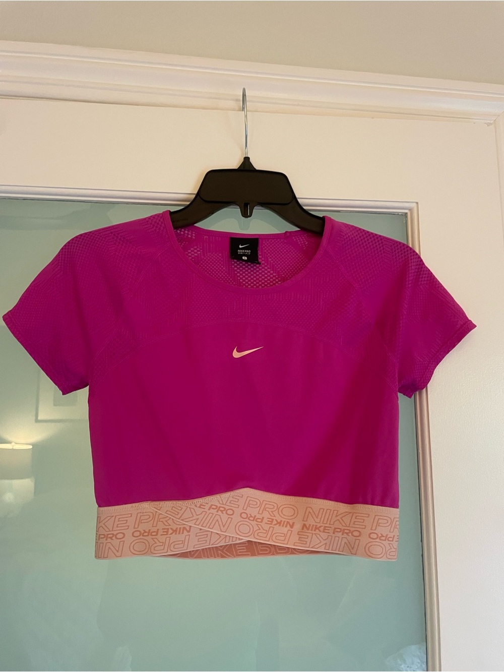 RTLS $35 NIKE PRO WOMENS COMPRESSION TOP PINK SZ S Cropped